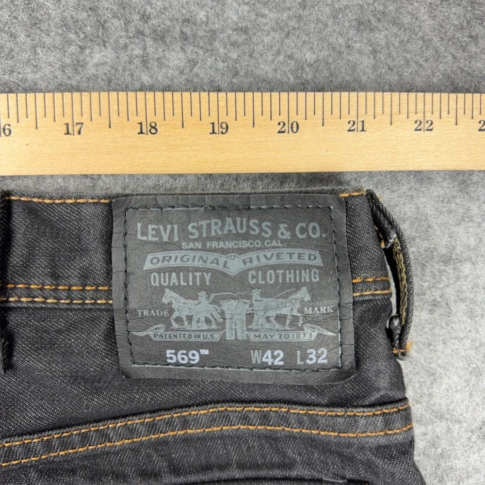 VTG Levi's Jeans Men 42x32 Black 569 Loose Straight Flap Pocket Denim Skater Y2K